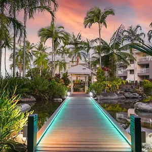 https://coral-sands-beachfront-resort.queenslandhotels.net